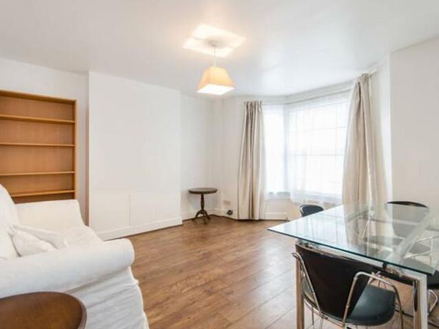 Apartment for rent in Maida Hill, Greater London