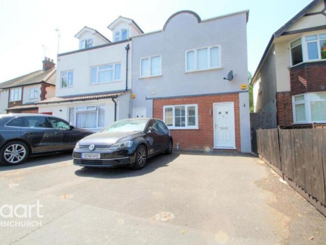Duplex for rent in Romford
