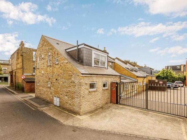 Maisonette for rent in Chiswick, Greater London