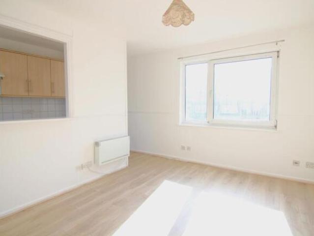 Maisonette for rent in Cat Hill