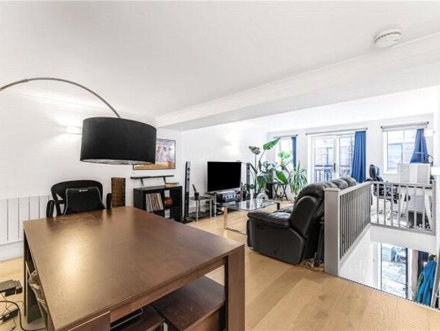Maisonette for rent in Cat Hill