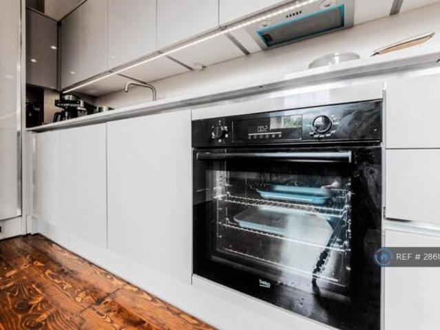 Maisonette for rent in Cat Hill