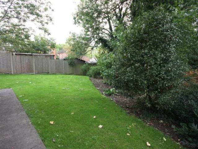 Maisonette for rent in Westborough, Surrey