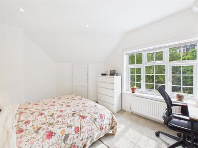 Maisonette for rent in North Sheen, Greater London