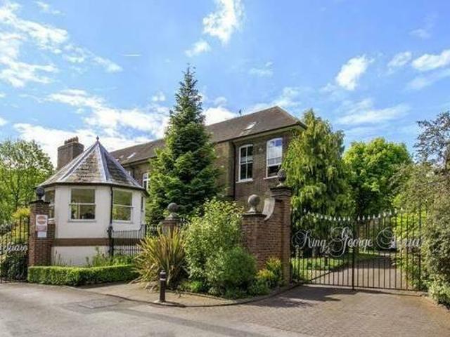 House for rent in Surrey, England