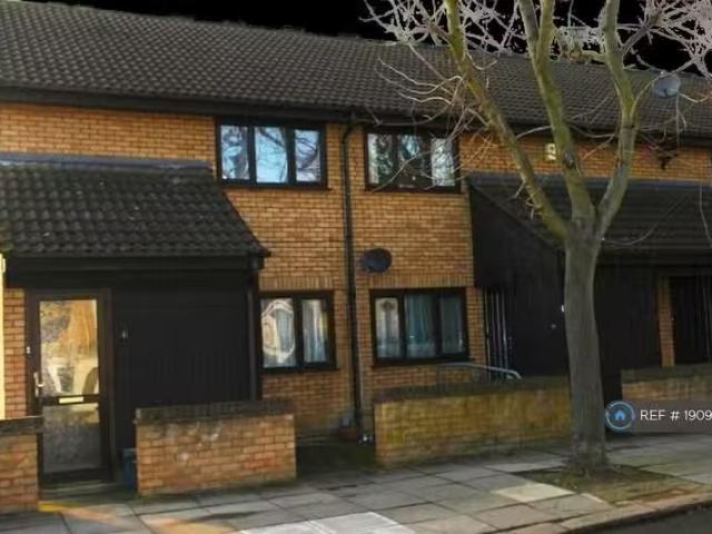 House for rent in Ponders End, Greater London