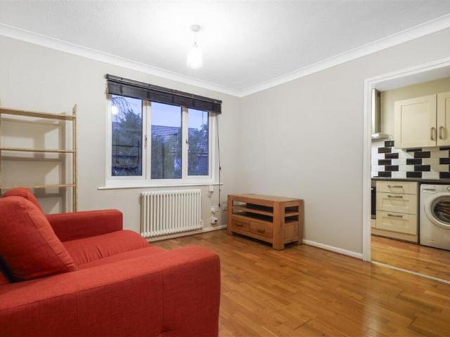 Duplex for rent in Streatham