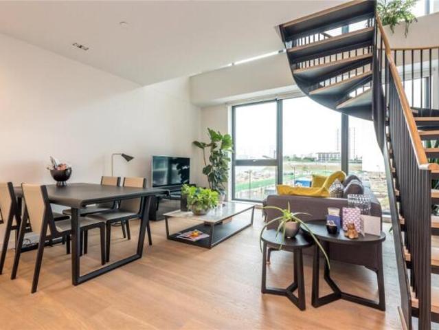 Maisonette for rent in Cat Hill