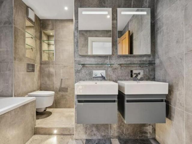 Maisonette for rent in Cat Hill