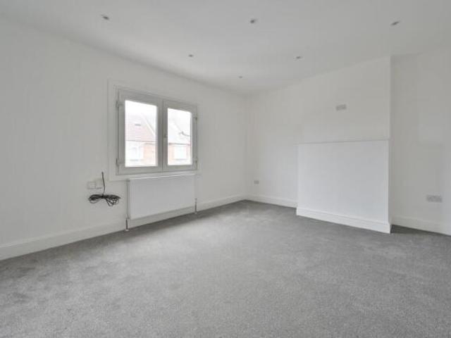Maisonette for rent in St James, Sandown Park