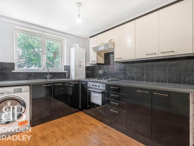 Maisonette for rent in Chingford, Greater London