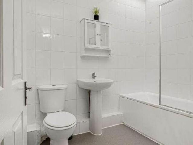 Maisonette for rent in Cat Hill