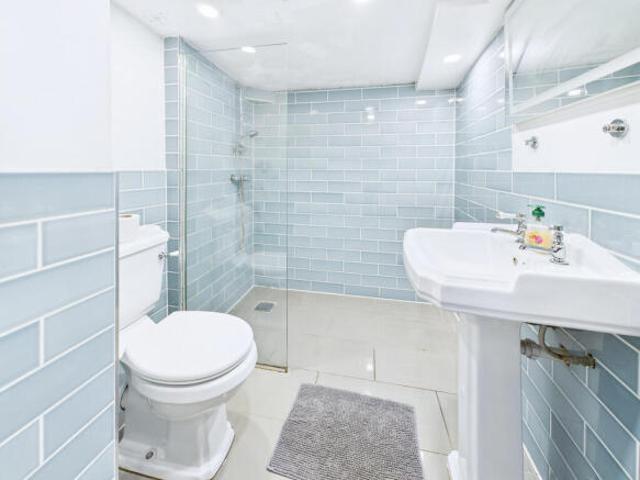 Maisonette for rent in Cat Hill, England