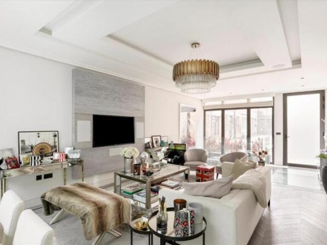 Maisonette for rent in Cat Hill