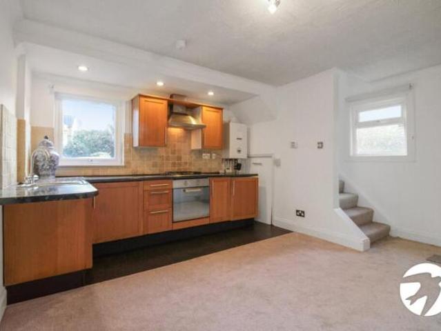 Maisonette for rent in Cat Hill