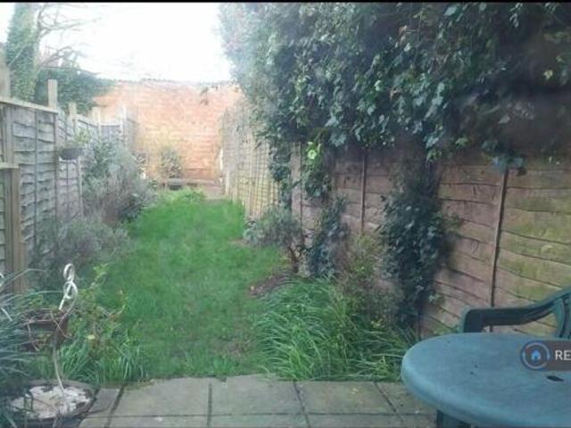Maisonette for rent in Cat Hill