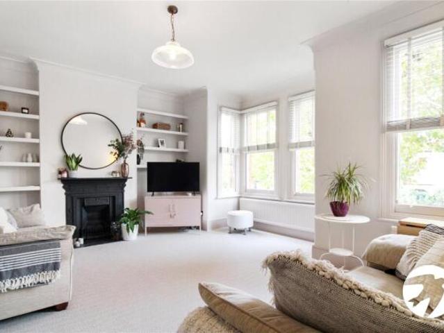 Maisonette for rent in Cat Hill, England