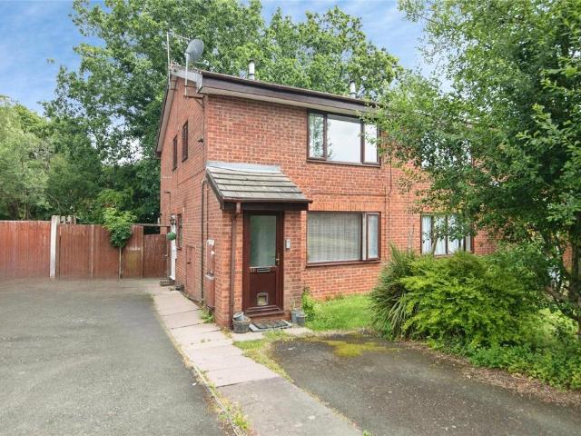 Flat for sale in Redditch, Worcestershire