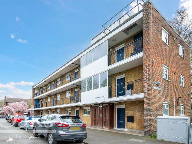 Flat for sale in Tulse Hill, Greater London