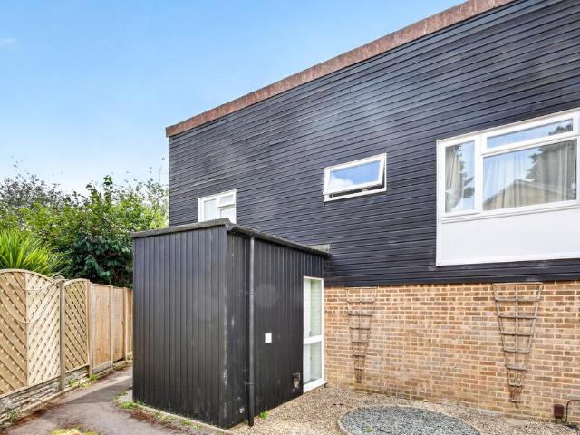 Flat for sale in Easthampstead, Bracknell
