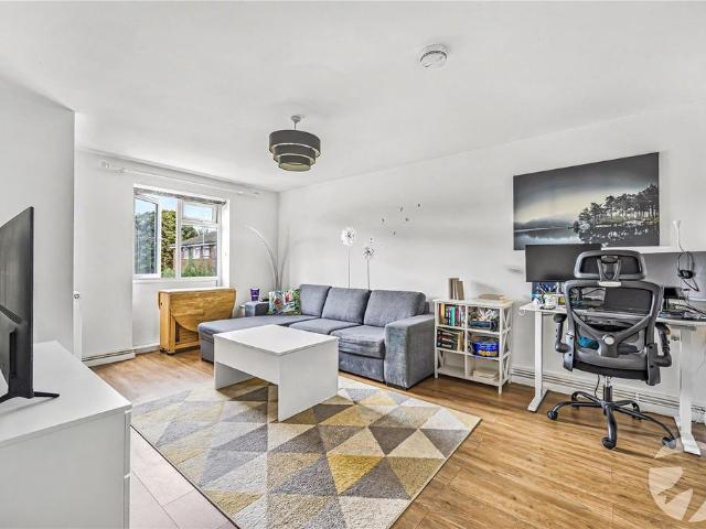 Flat for sale in Foots Cray Estate, Greater London