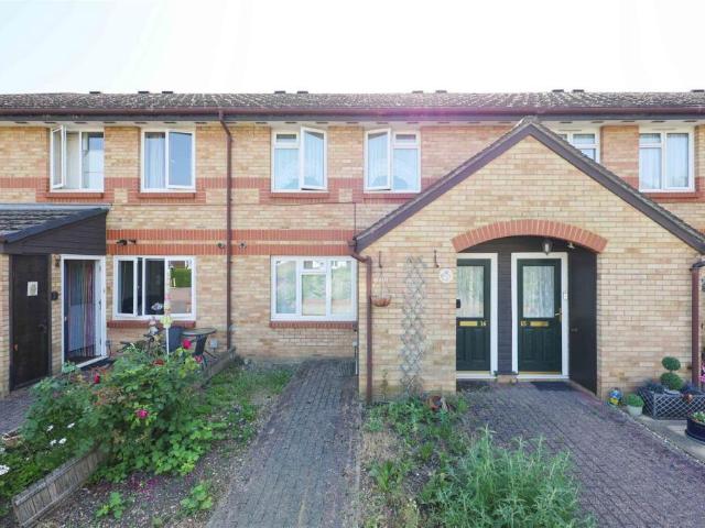 Flat for sale in Ickenham, Greater London