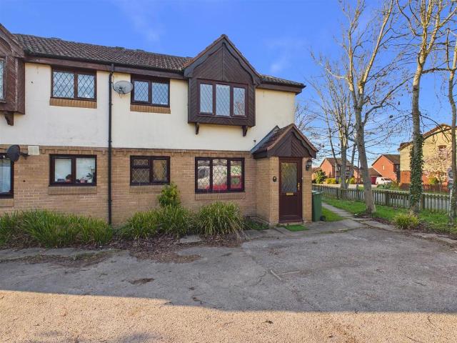 Flat for sale in Bierton, Buckinghamshire
