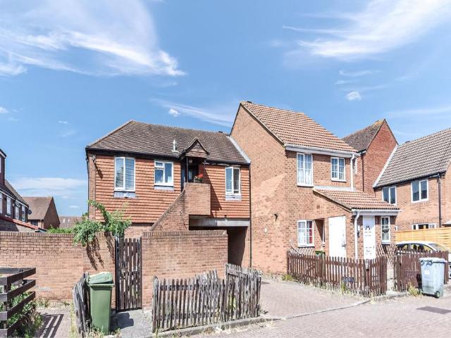 Flat for sale in Beckton, Greater London