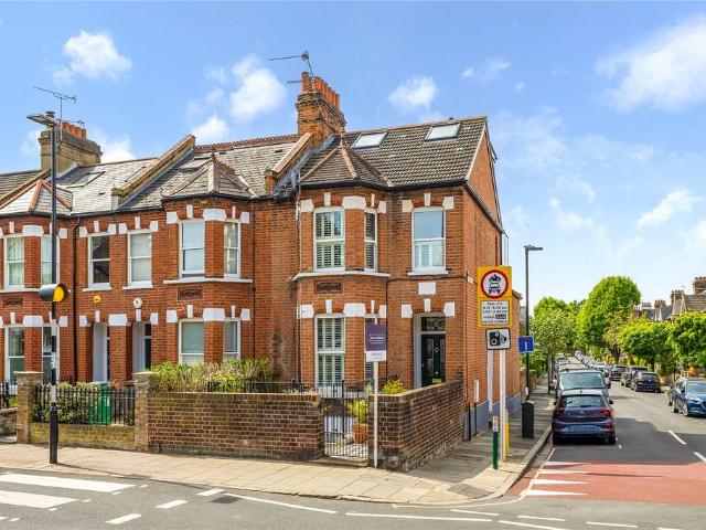 Flat for sale in St Margarets, Greater London