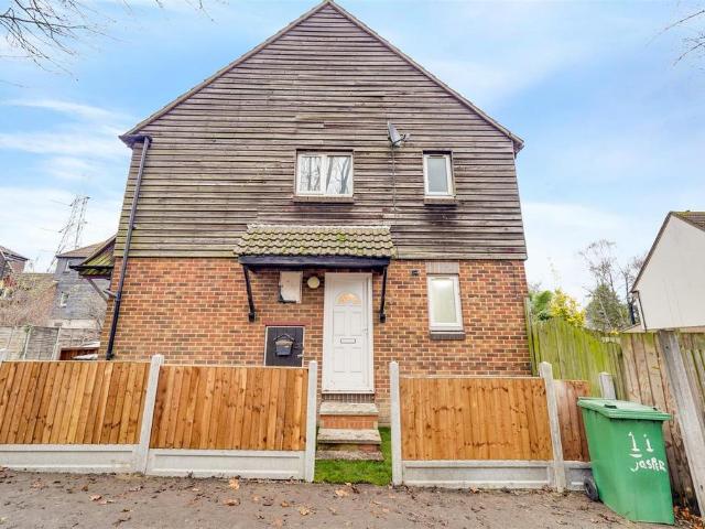 Flat for sale in Silvertown, Greater London