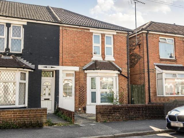 Flat for sale in Eastleigh, Helford