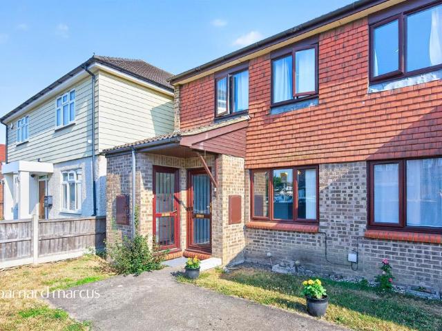 Flat for sale in West Ewell, Ewell