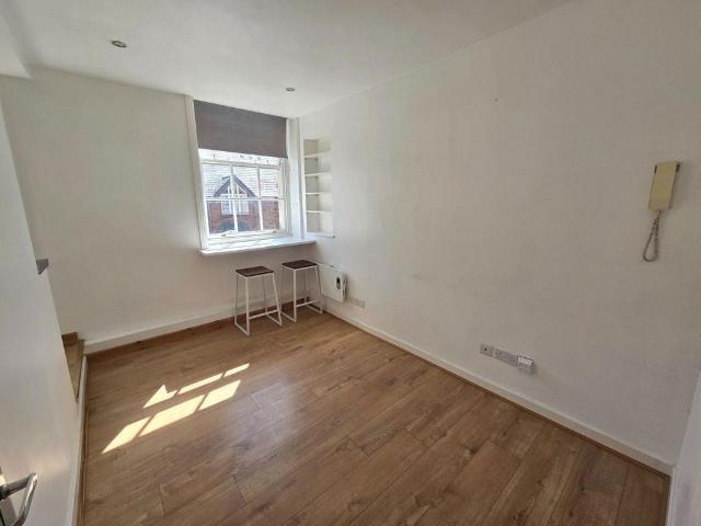 Flat for sale in SA1 Swansea Waterfront, Nangreaves
