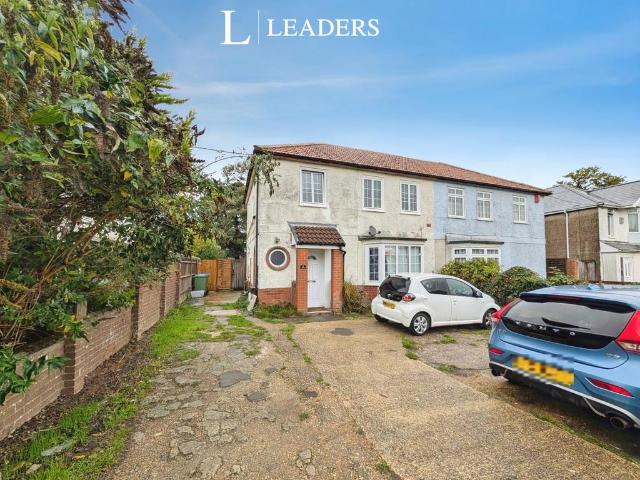 Flat for sale in Thornhill Park, Southampton