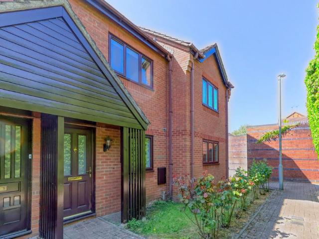 Flat for sale in Castlefield, Cressex