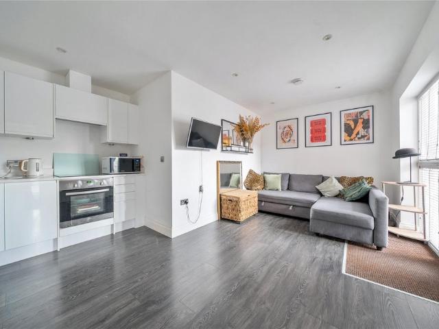 Flat for sale in Widmore, Greater London