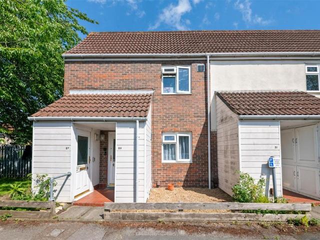 Flat for sale in London Borough of Hounslow, Greater London