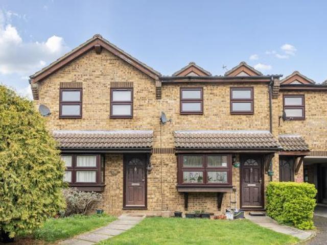 Flat for sale in Row Town, Surrey