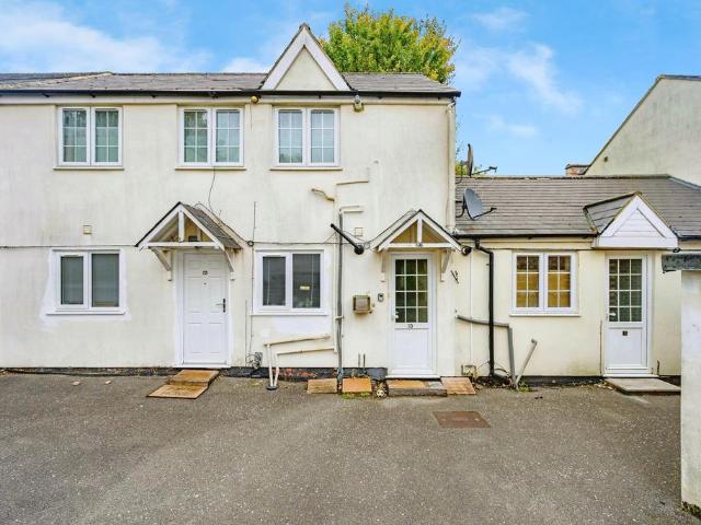Flat for sale in Spring Park, Luton