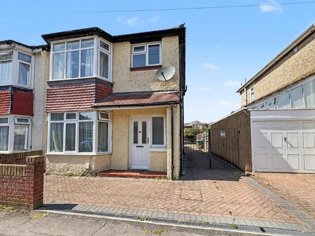 Flat for sale in Shirley, City Of Southampton