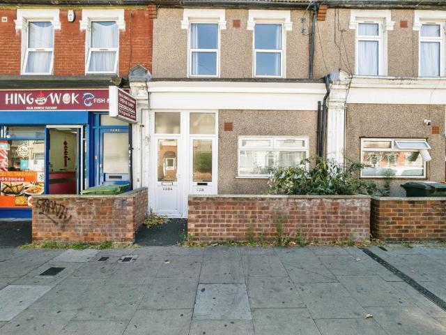 Flat for sale in Little Ilford, Greater London