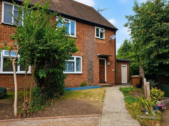 Flat for sale in Westborough, Surrey