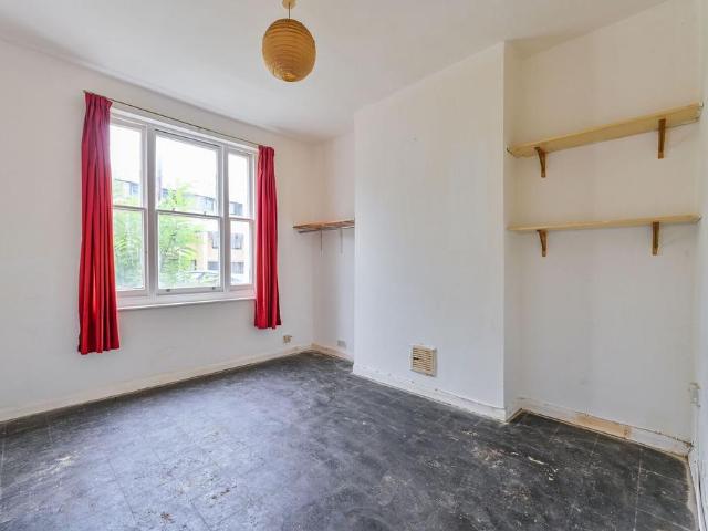 Flat for sale in Gospel Oak, Greater London