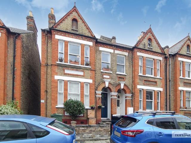 Flat for sale in West Norwood, Greater London