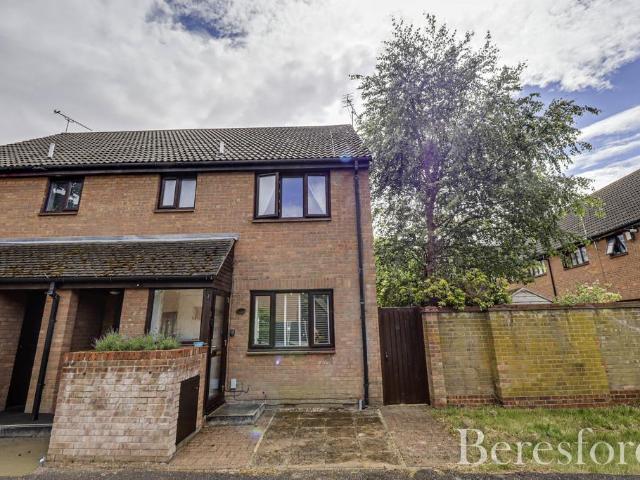 Flat for sale in Navestock Side, Essex