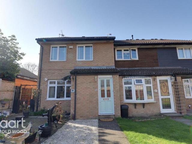 Flat for sale in Harold Wood, Greater London