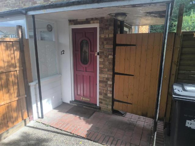 Flat for sale in Potters Bar, Oakmere