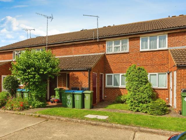 Flat for sale in Coppice, Aylesbury