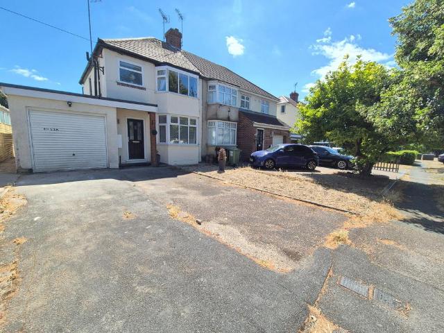 Flat for sale in Dunstable, Bedfordshire