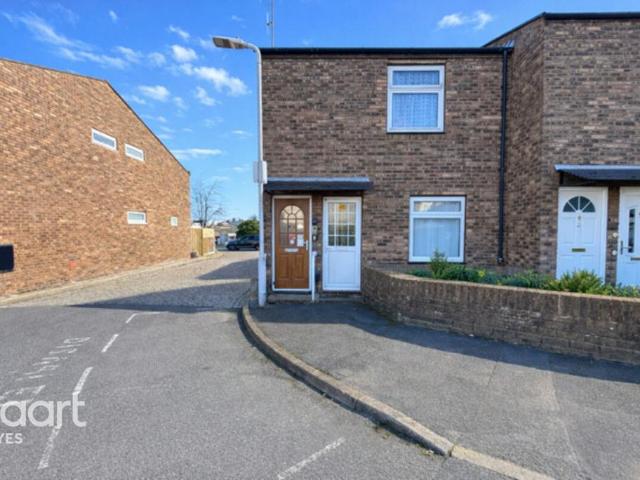 Flat for sale in Hayes, Greater London